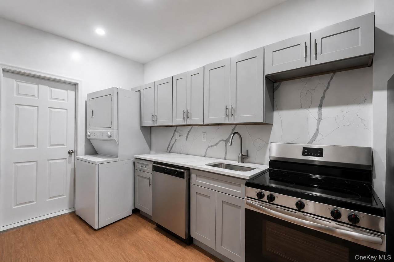 324 Eldert Street - Photo 1