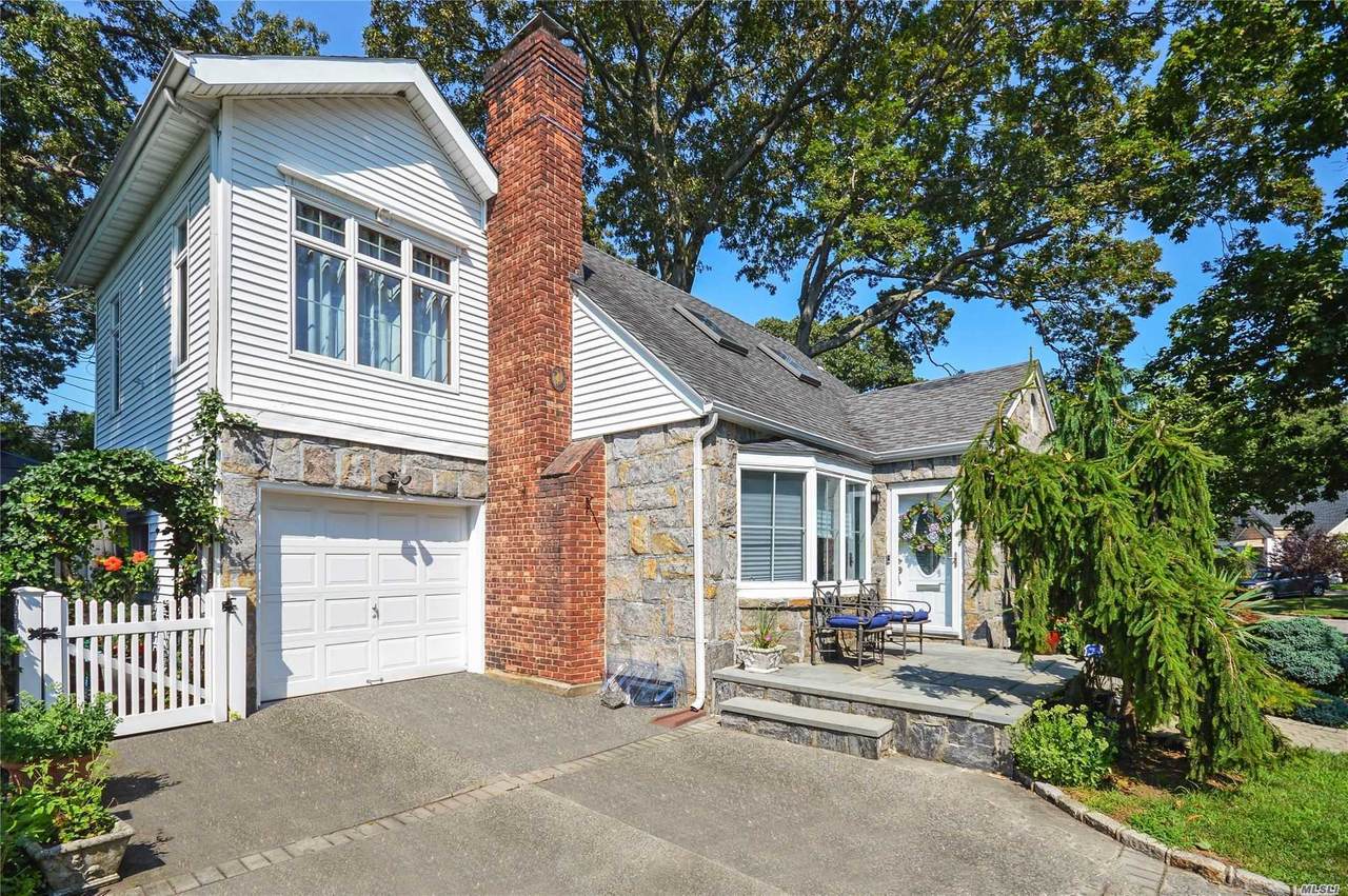 25 Pinewood Lane - Photo 1