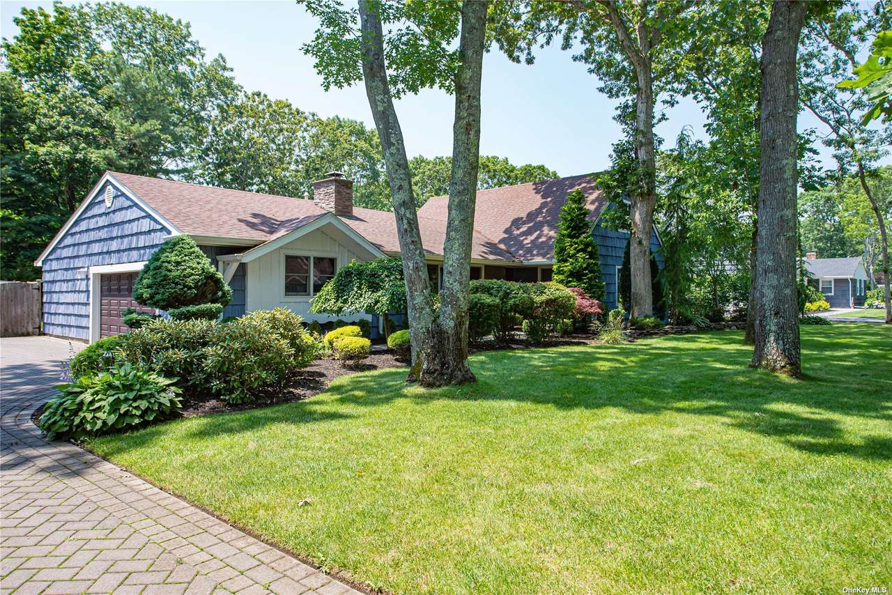 22 Redwood Drive - Photo 1