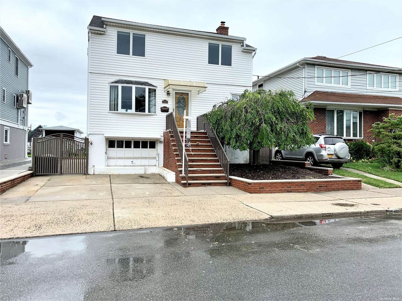 158-42 95th Street - Photo 1