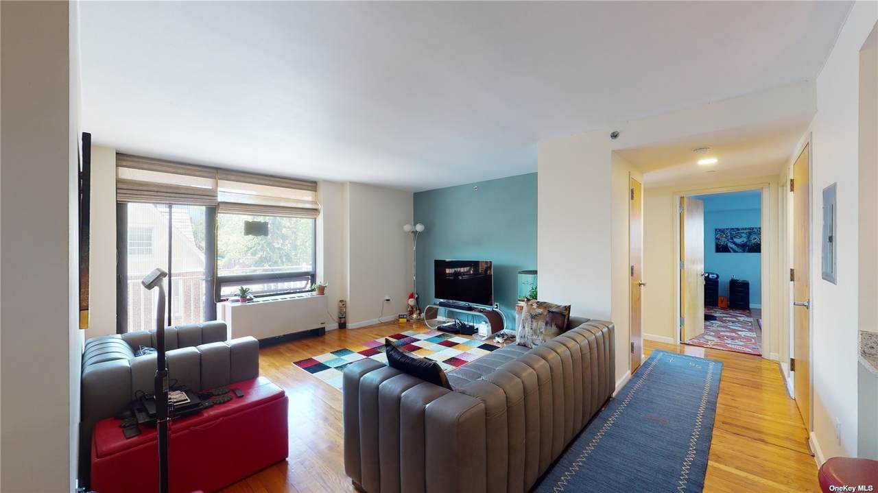 116-24 Grosvenor Ln - Photo 1