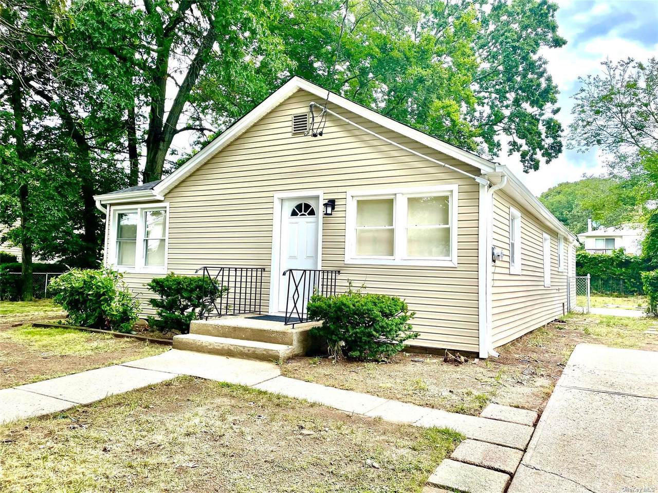 96 Manhattan Avenue - Photo 1