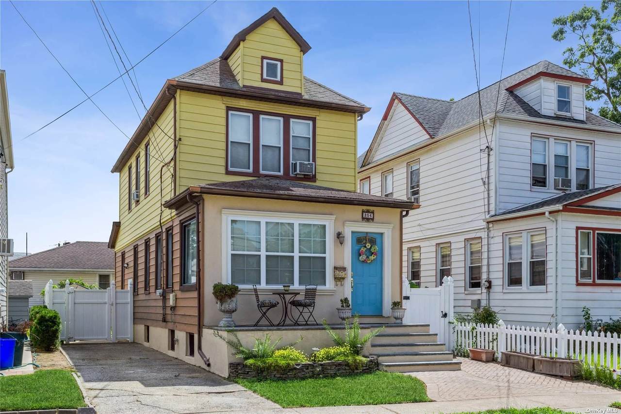 206 Mineola Avenue - Photo 1