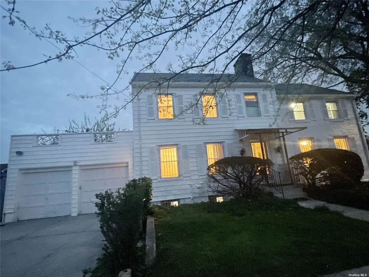 52-06 Bowne Street - Photo 1