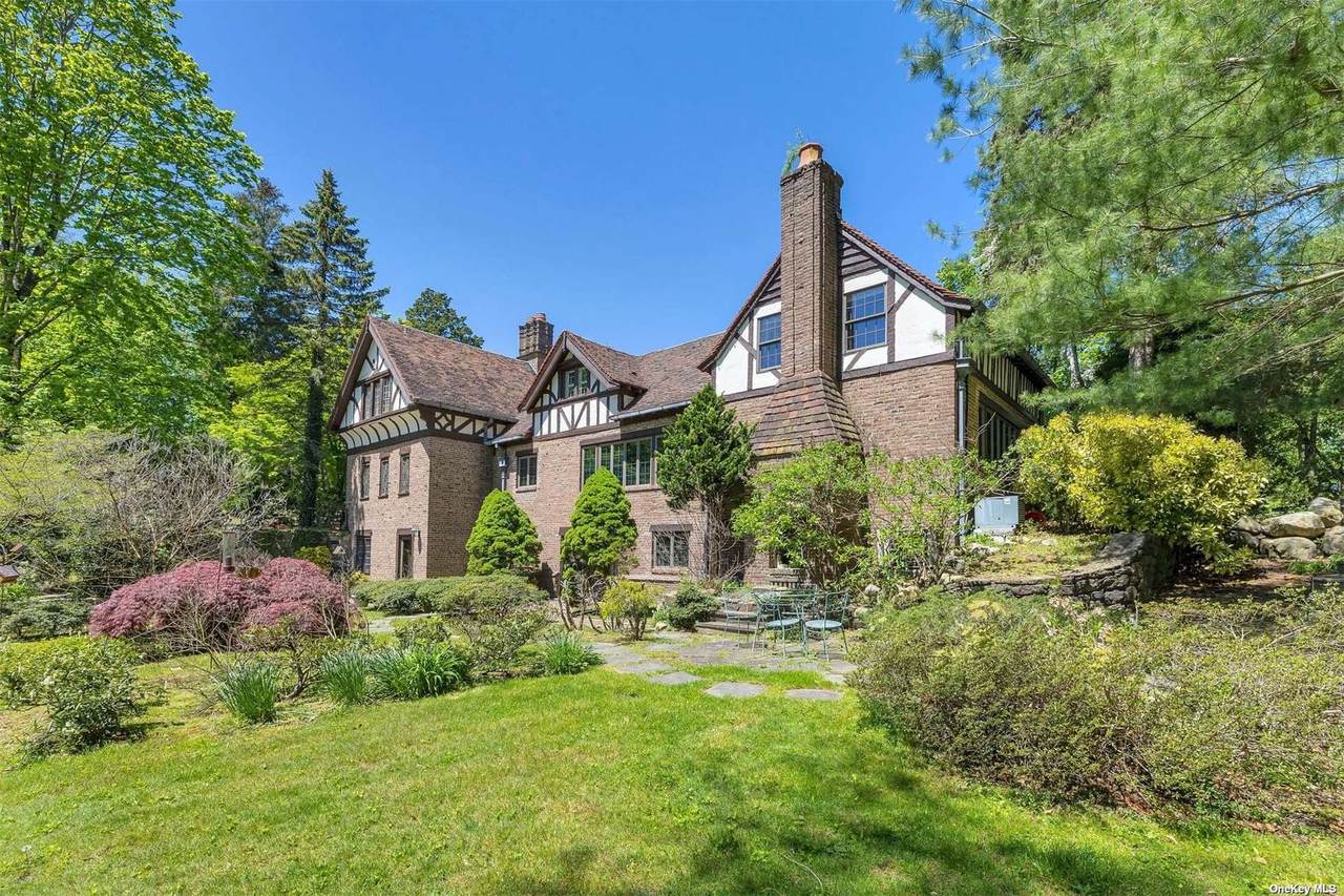 3 Tudor Lane - Photo 1
