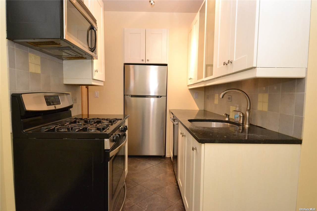 83-64 Talbot Street - Photo 1