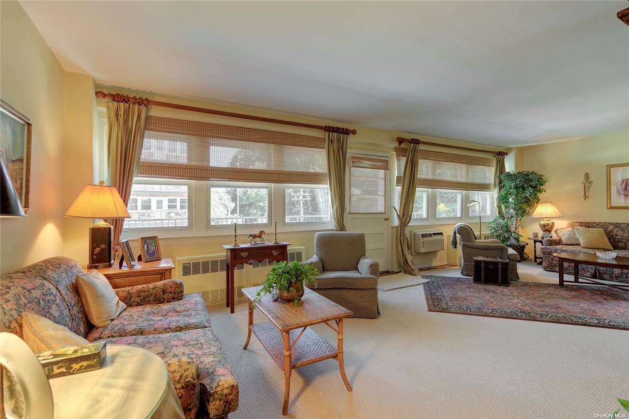 32 Pearsall Avenue - Photo 1
