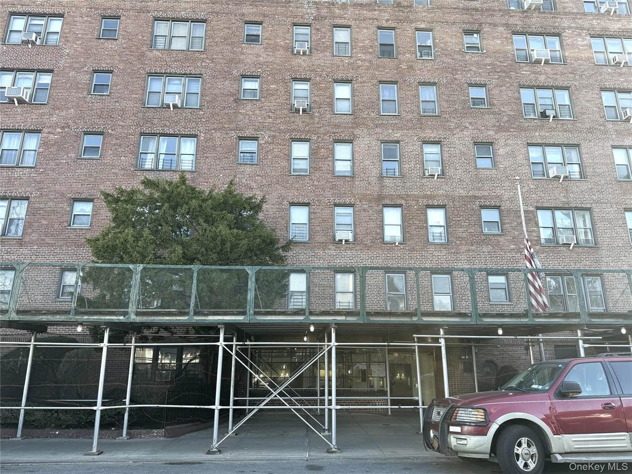 143-50 Hoover Ave - Photo 1