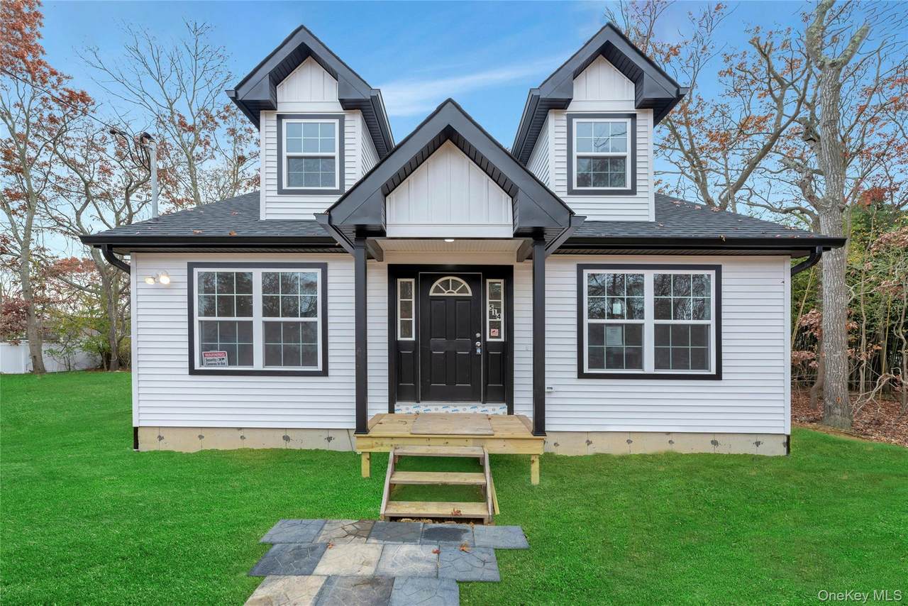 305 Commack Road - Photo 1