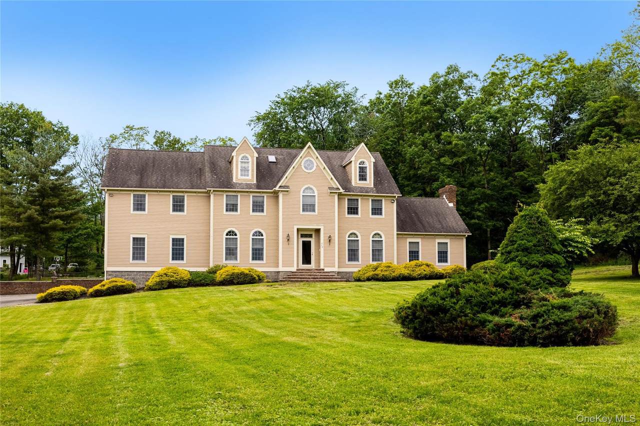 219 Maple Avenue - Photo 1