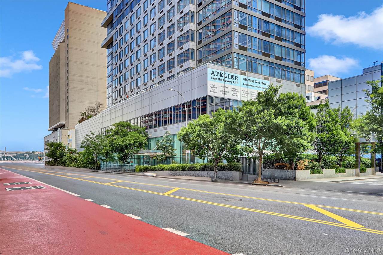 635 42nd Street - Photo 1