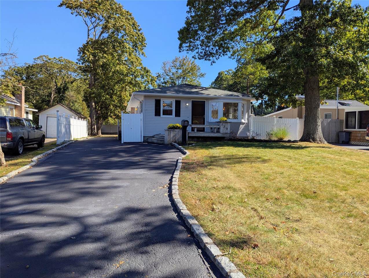 139 Pine Neck Avenue - Photo 1