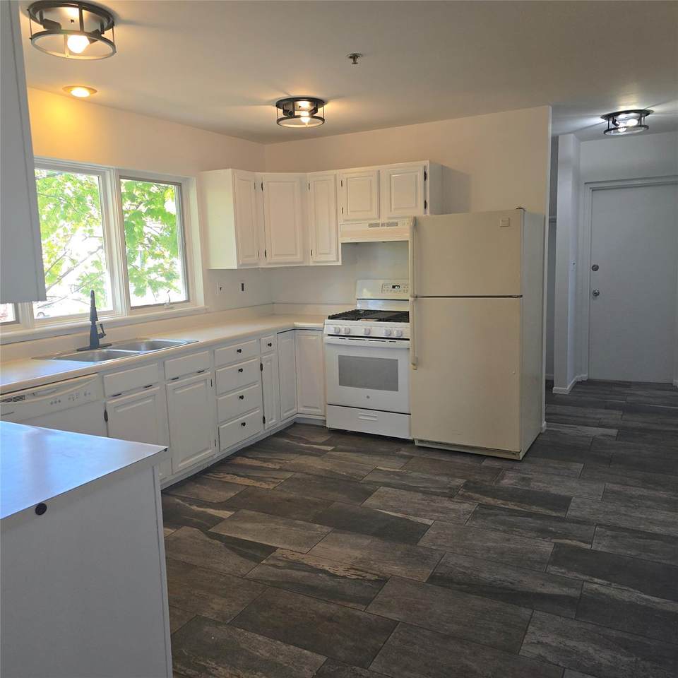 225 High Avenue - Photo 1