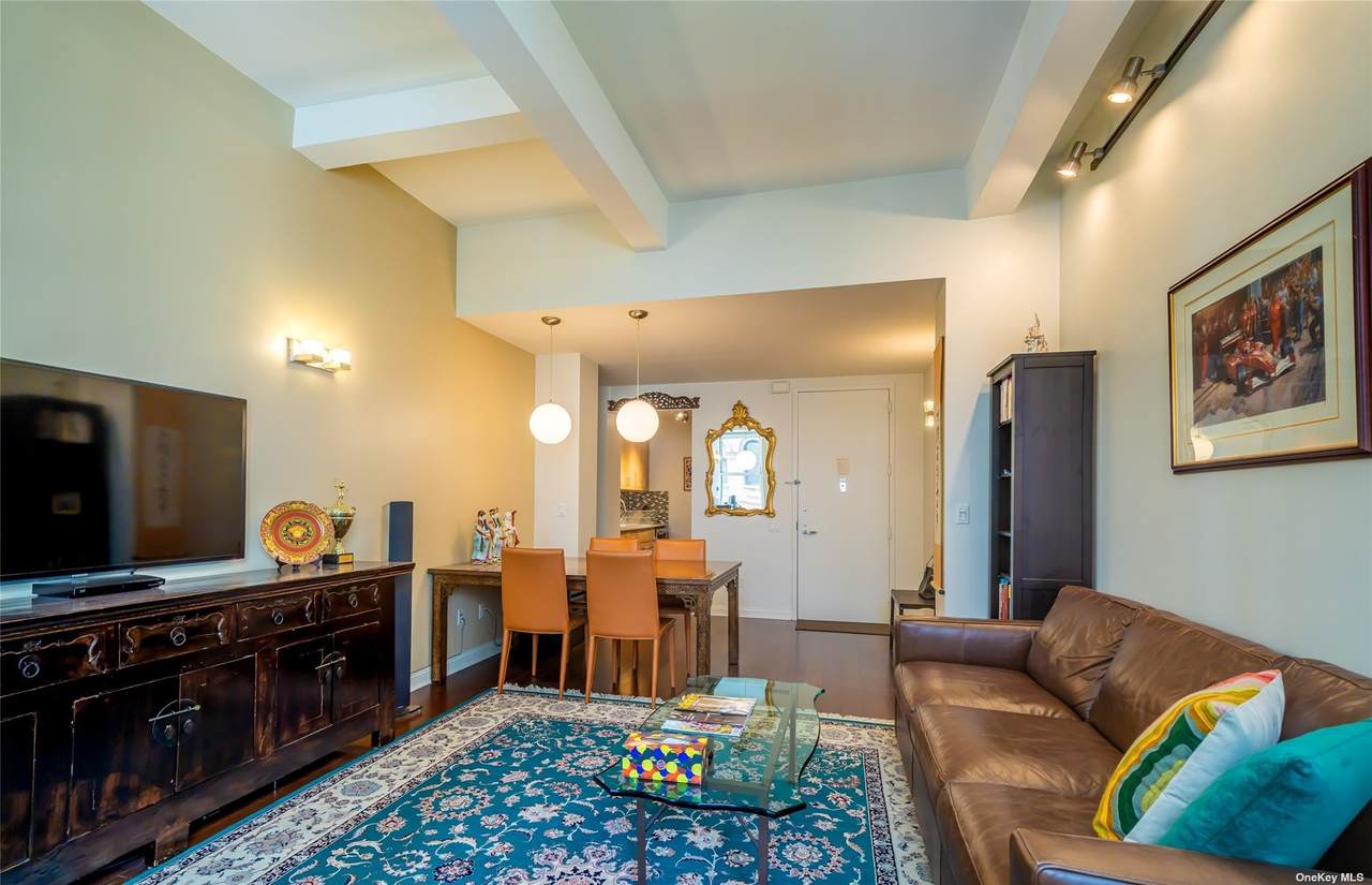 88 Greenwich Street - Photo 1