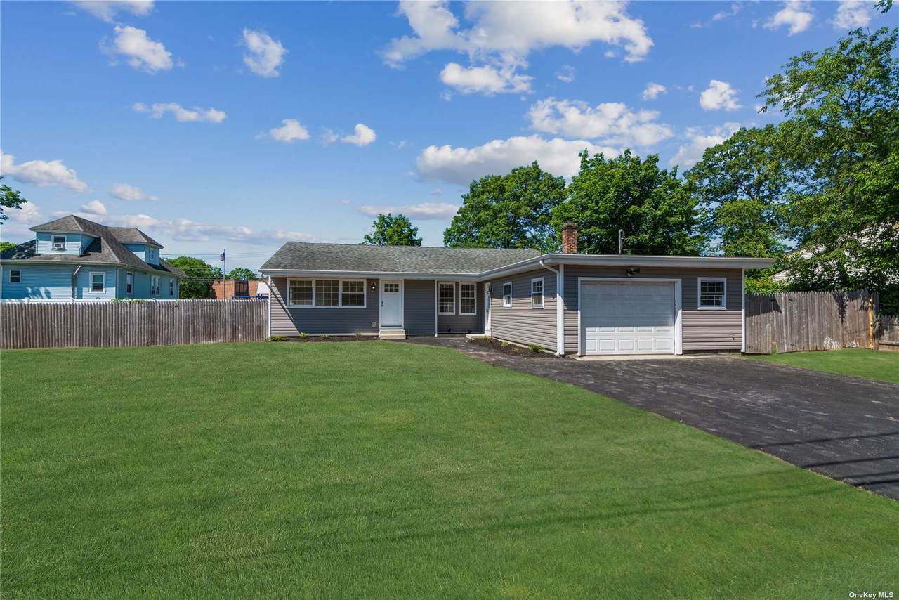 22 Albany Avenue - Photo 1