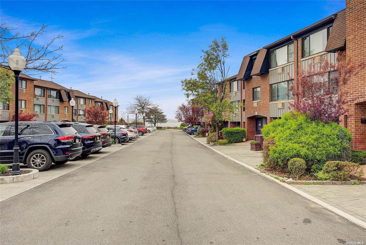 154-31 Riverside Drive - Photo 1
