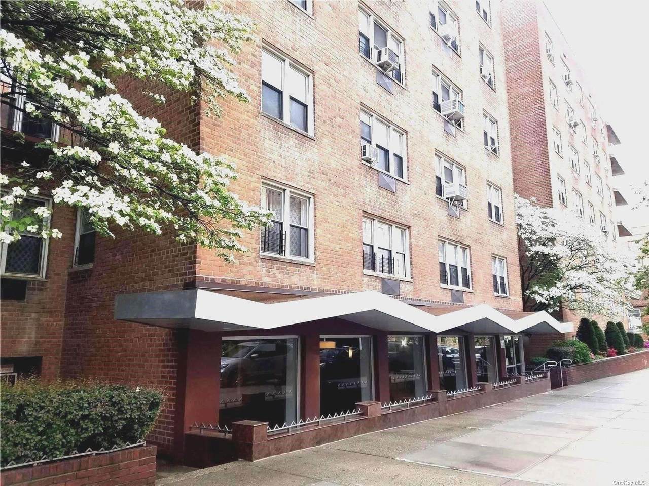 34-20 Parsons Boulevard - Photo 1