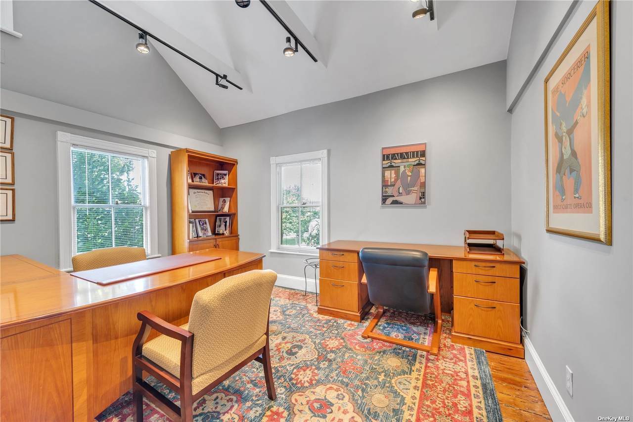 1433 Old Northern Boulevard - Photo 1