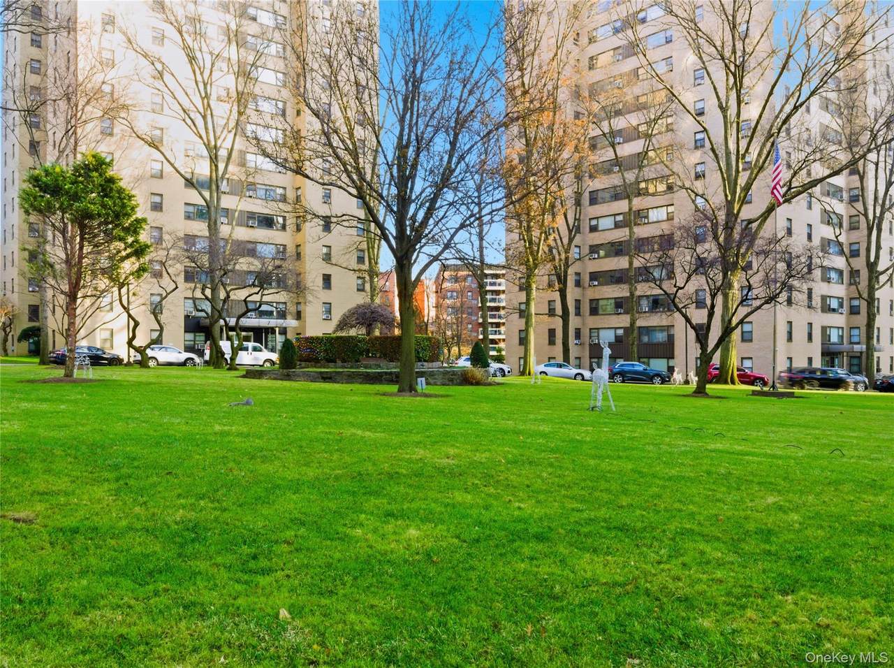 4 Fordham Hill Oval - Photo 1