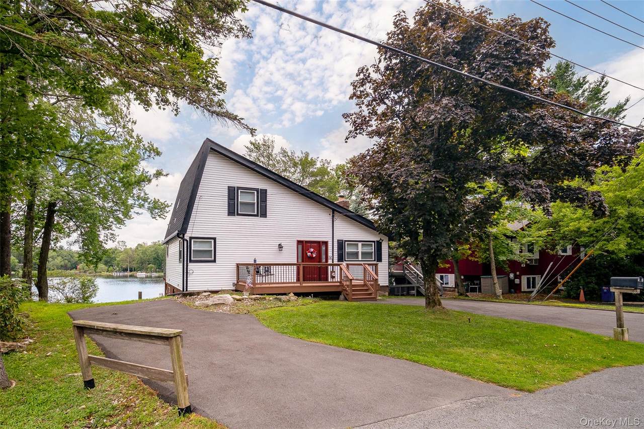 52 Crescent Circle - Photo 1