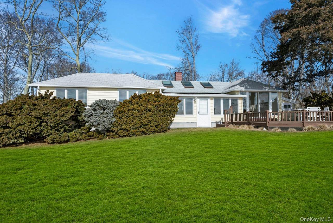 105 Lockitt Drive - Photo 1