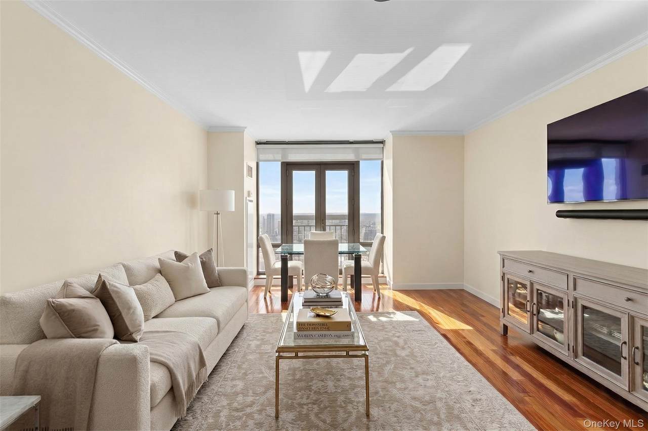 10 City Place - Photo 1