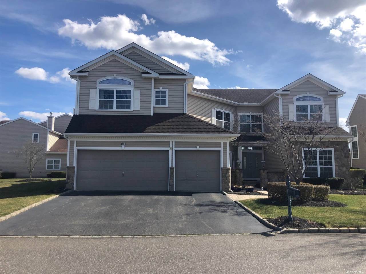 77 Hamlet Drive - Photo 1