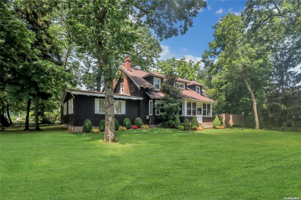 81 Carman Avenue - Photo 1
