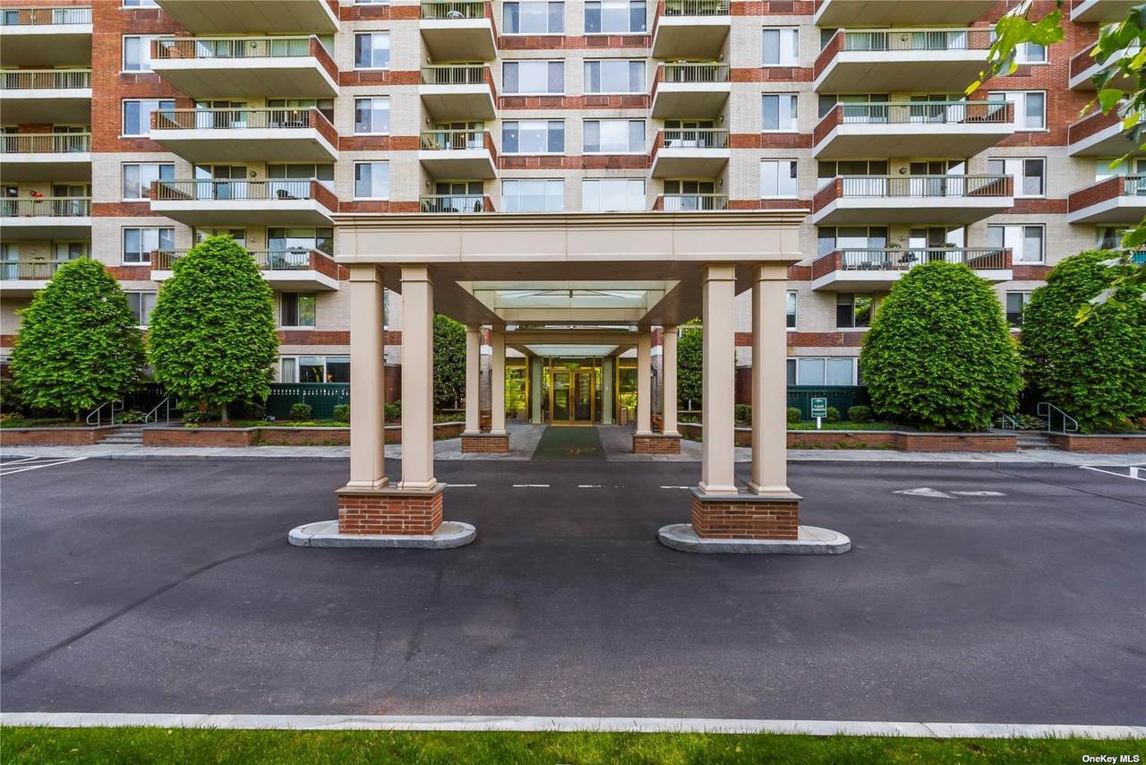100 Hilton Avenue - Photo 1