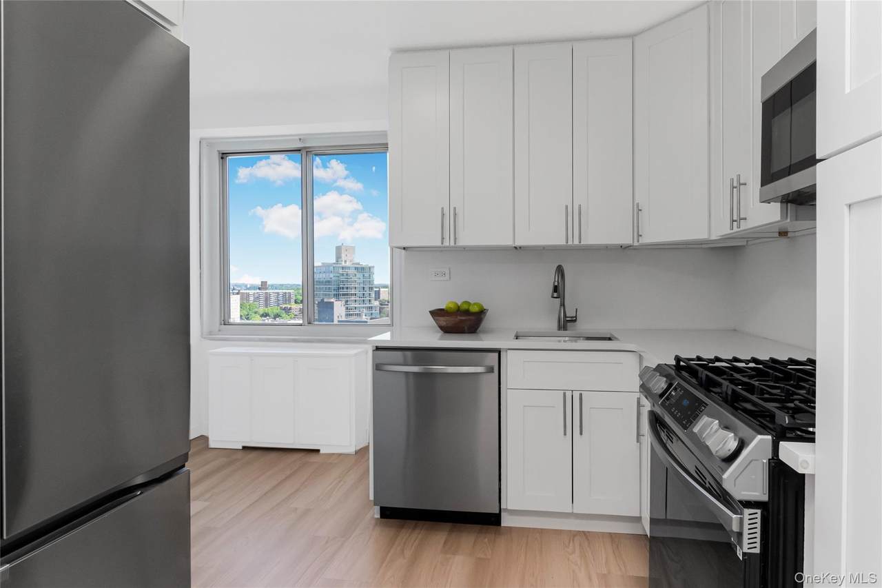 3333 Henry Hudson Parkway - Photo 1