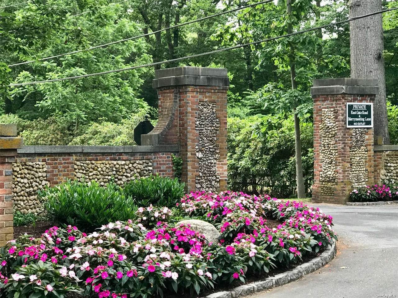 Gate Road - Photo 1