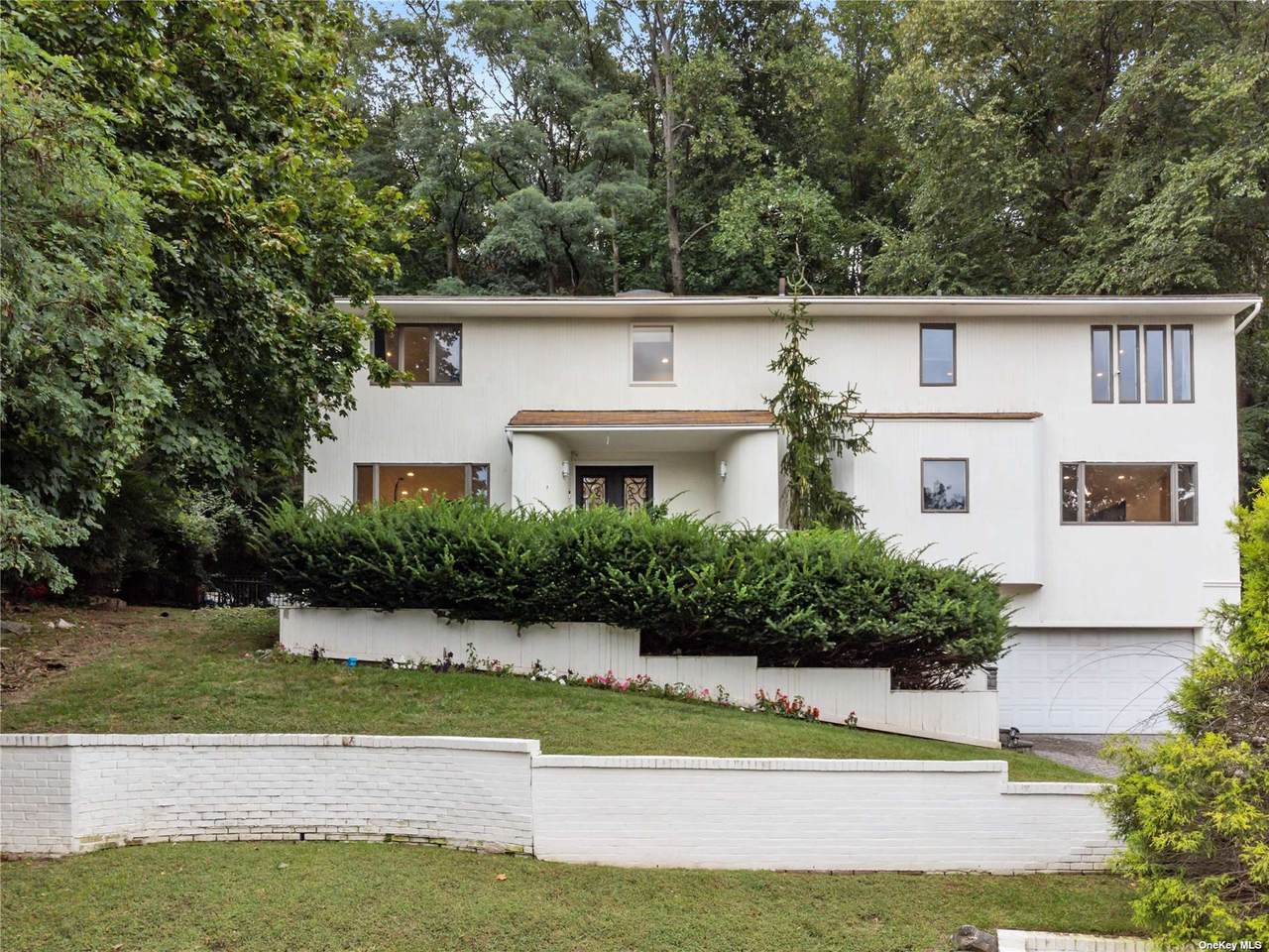 135 Mimosa Drive - Photo 1
