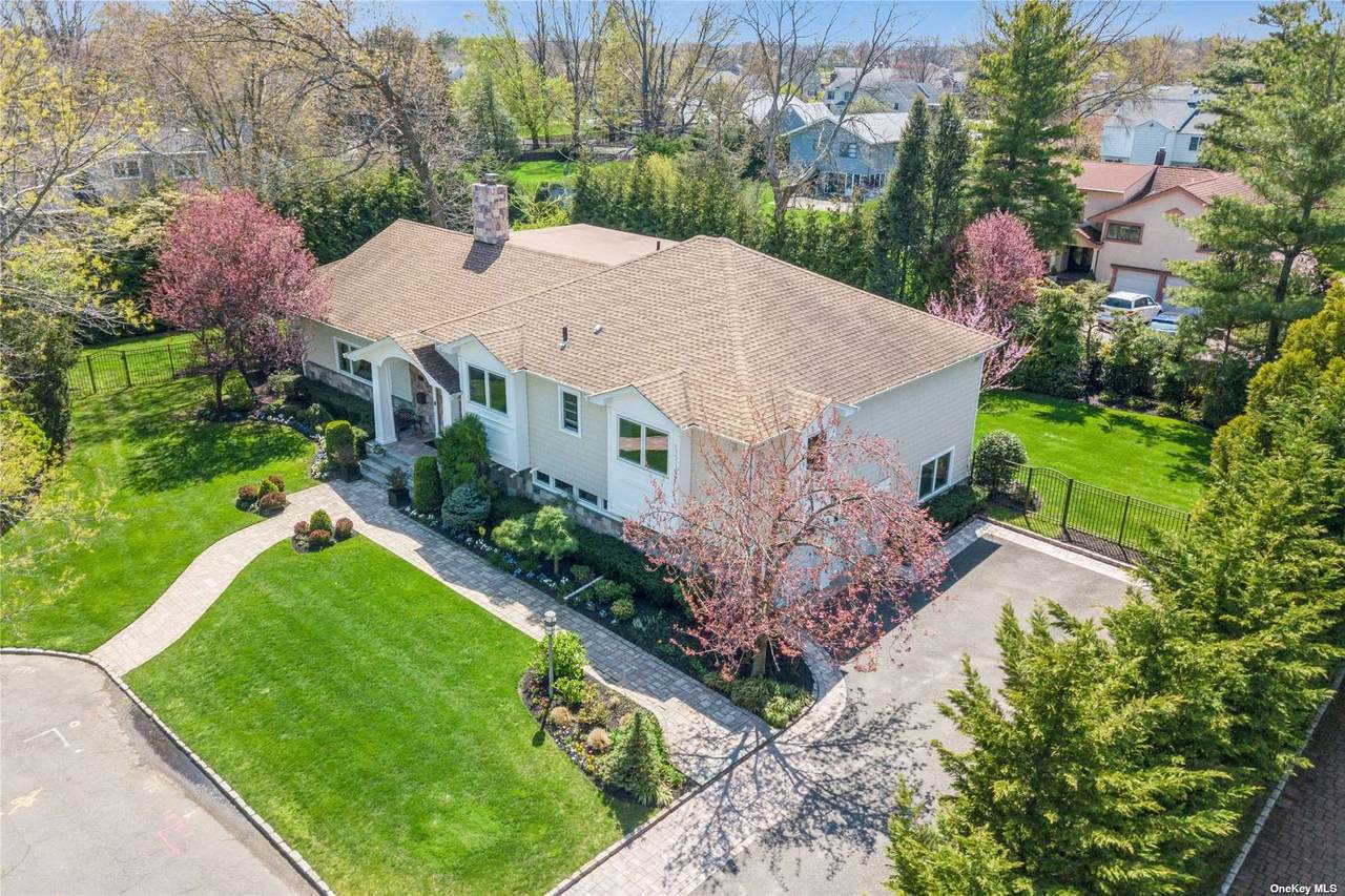 240 Bayberry Drive - Photo 1