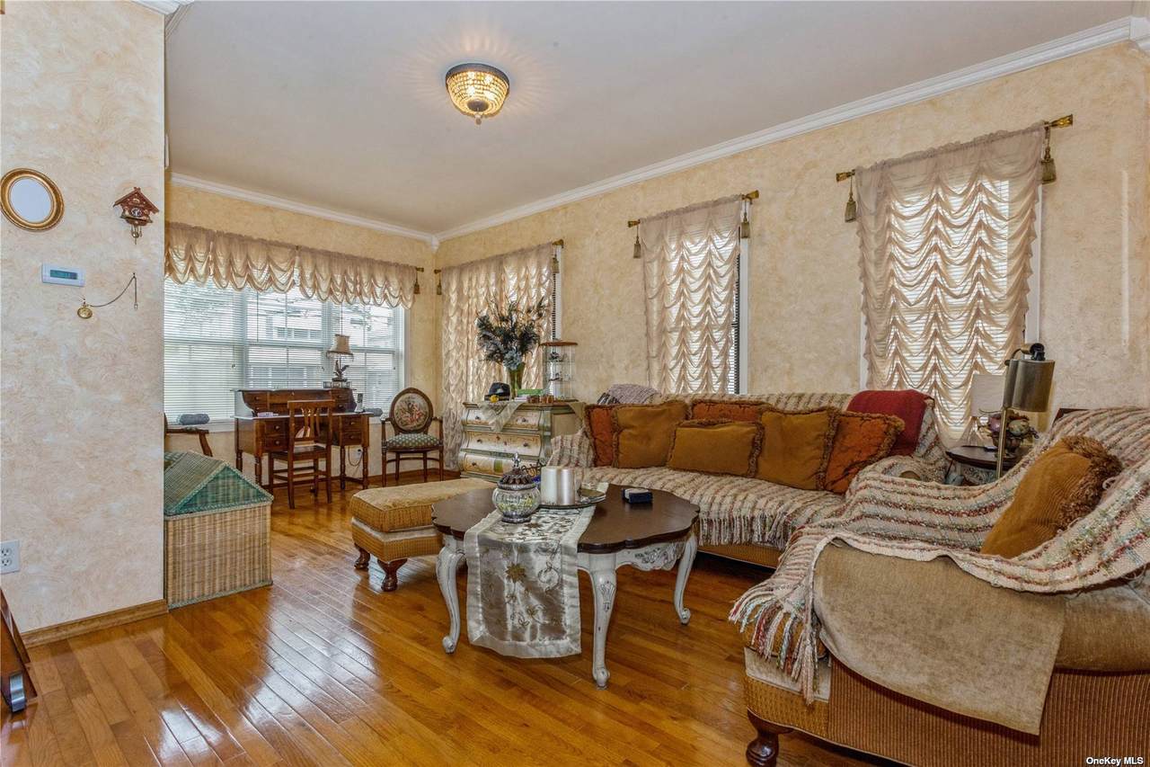 206 Mineola Avenue - Photo 1