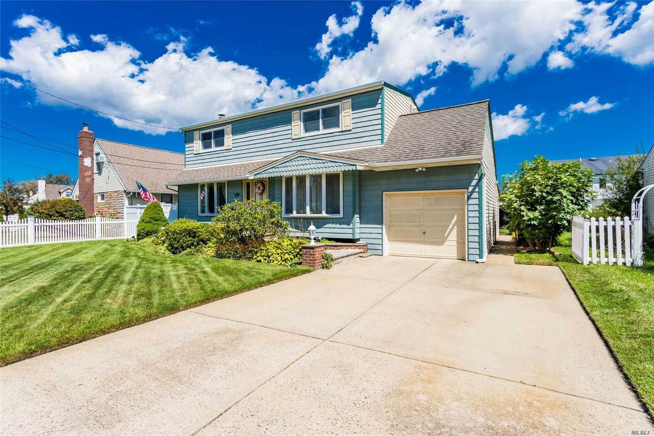 46 Arlyn Drive - Photo 1