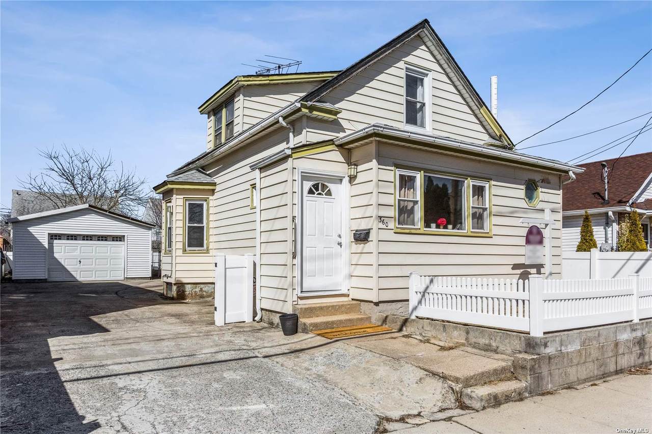 360 Louis Avenue - Photo 1