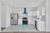 10 8th Avenue - Photo 4