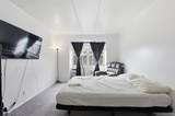 11 Park Avenue - Photo 17