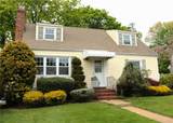 8 Garden Place - Photo 2