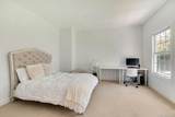 7 The Registry - Photo 21