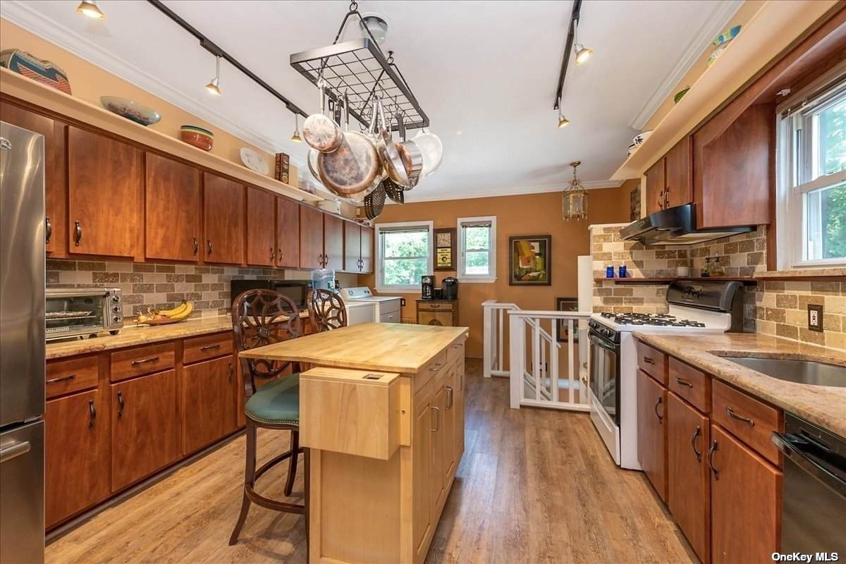 4517 Jayson Avenue - Photo 1