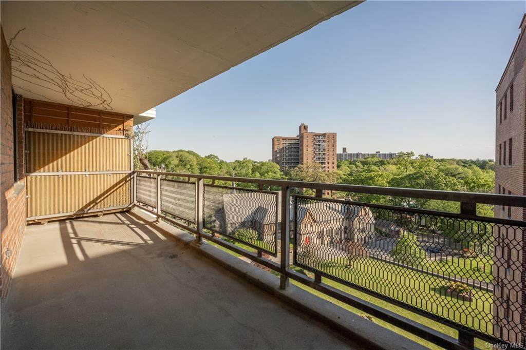 4901 Henry Hudson Parkway - Photo 1