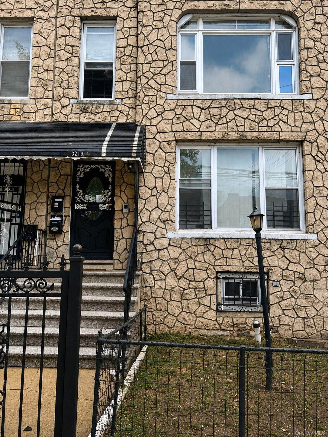 3216 Seymour Avenue - Photo 1