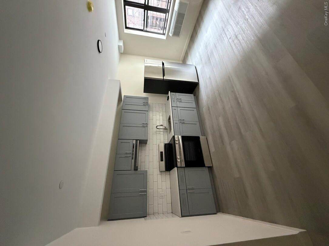 2854 Webb Ave - Photo 1