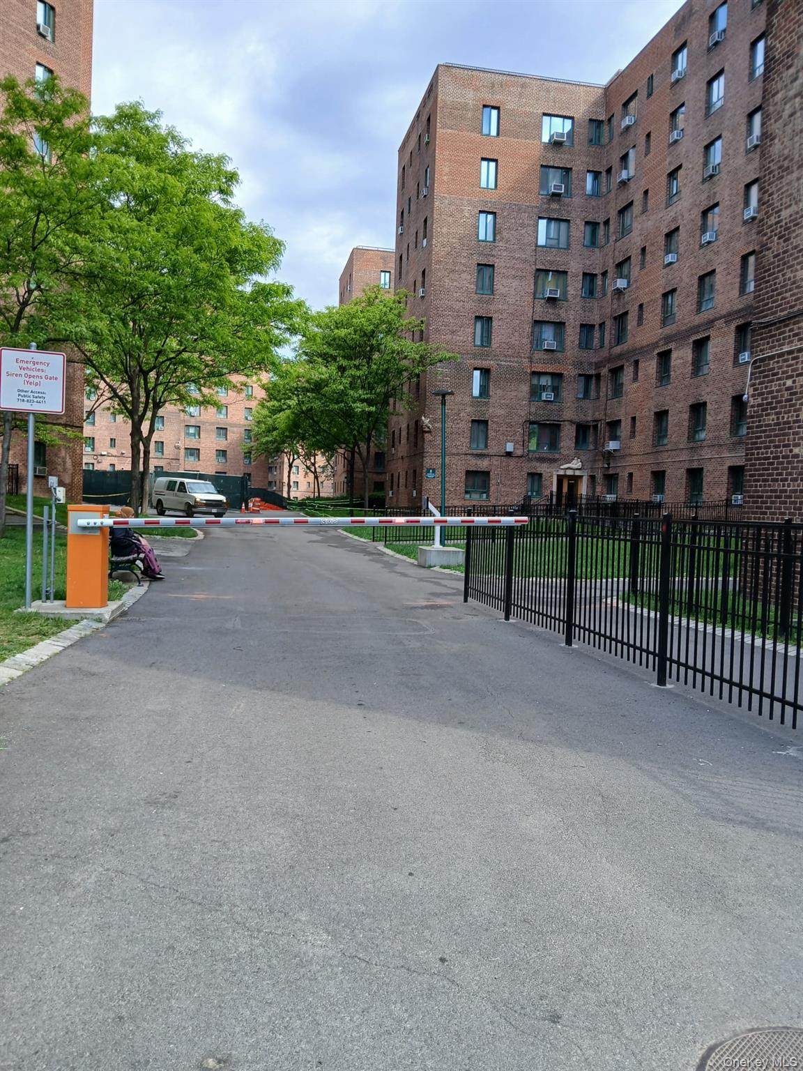 11 Metropolitan Oval - Photo 1