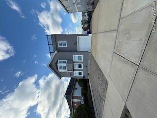 733 E Walnut Street - Photo 1