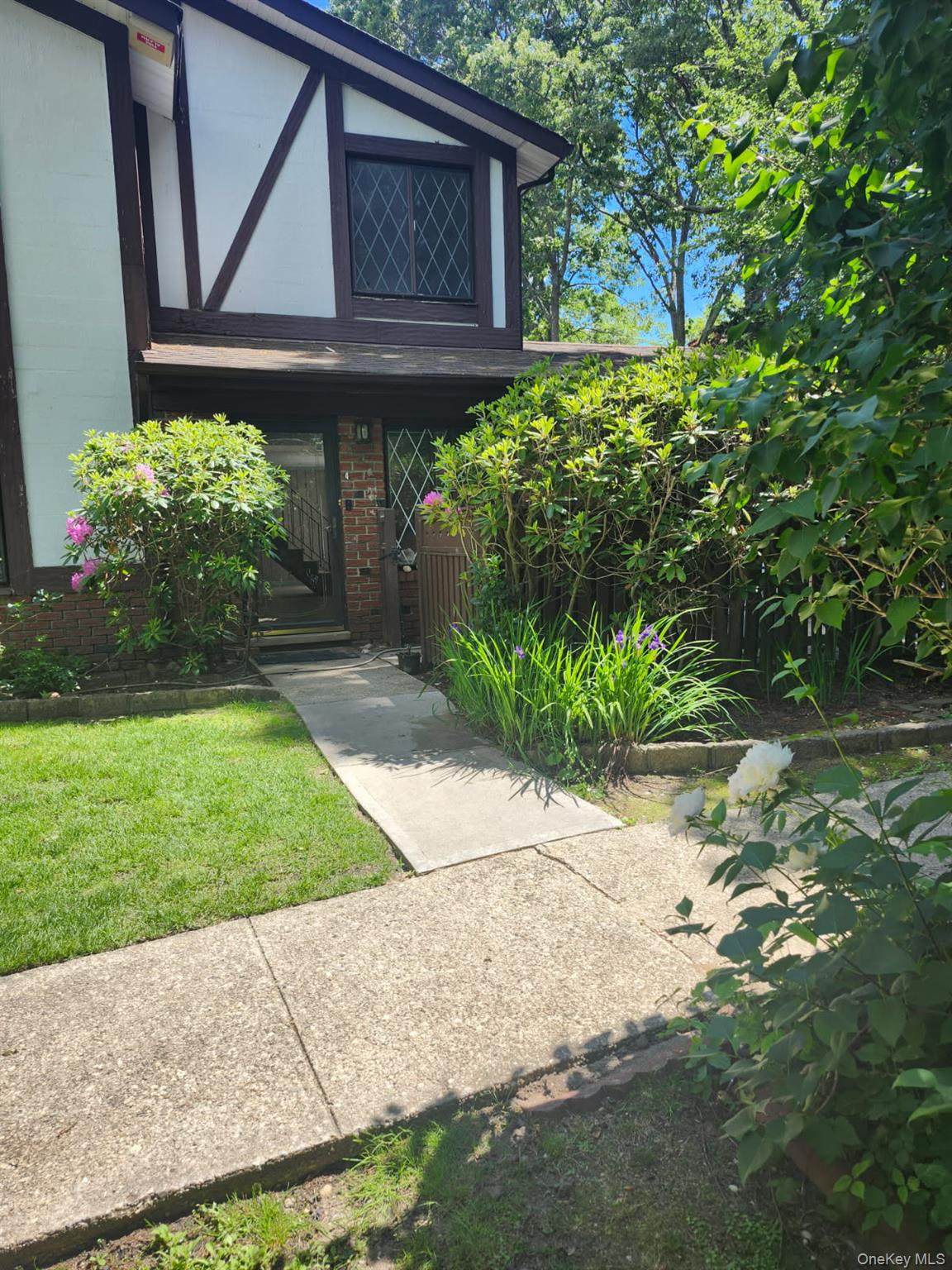 415 Clubhouse Court - Photo 1