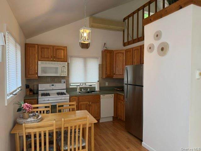126 Lynn Avenue - Photo 1