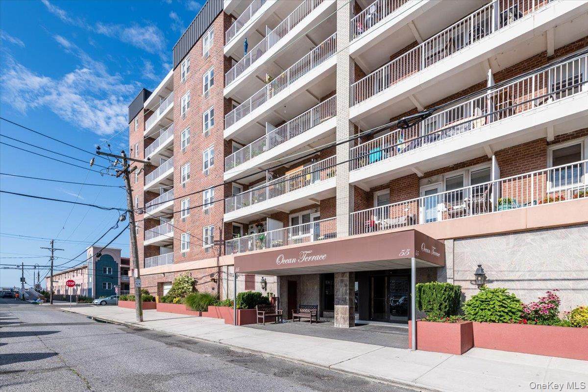 55 Monroe Boulevard - Photo 1