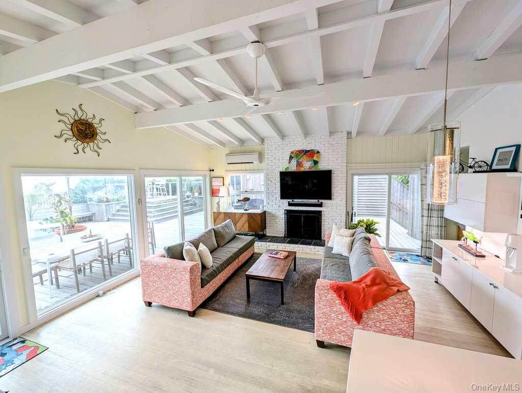 61 Evergreen Avenue - Photo 1